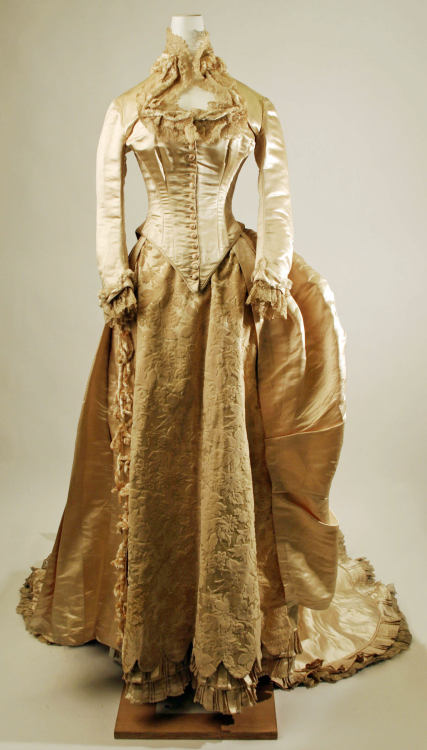 costumeloverz71: Wedding dress  1884