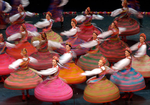 polishcostumes:Folk costumes from Kraków, Poland.