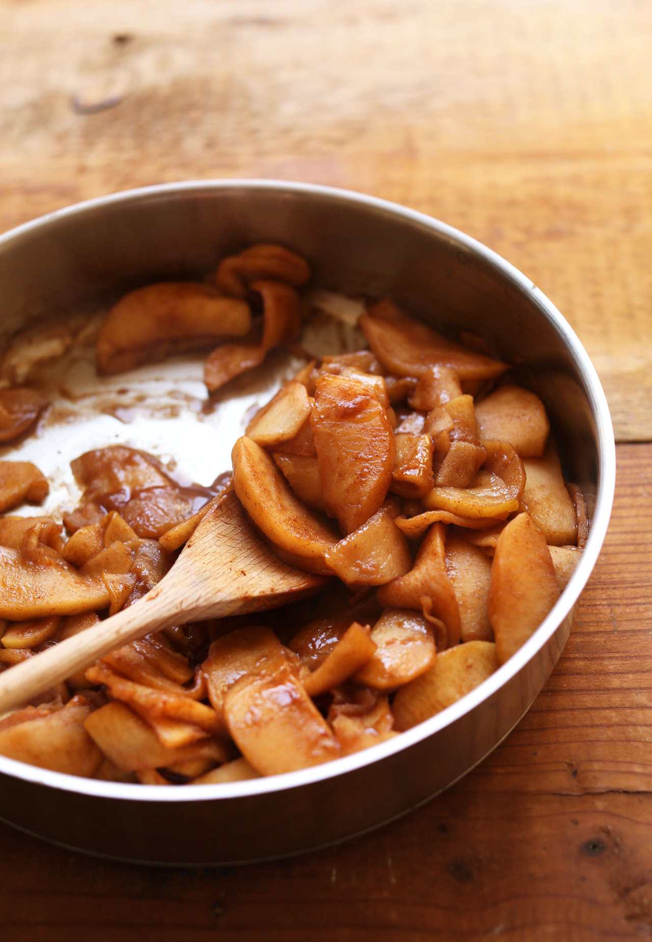 sweetoothgirl:VEGAN APPLE PIE SUNDAES  