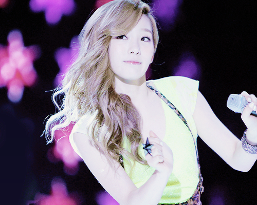 hanitae:  3/120 taeyeon’s stealing my heart 