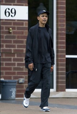 niggasandcomputers:  niggasandcomputers:on his way to the whitehouse to pick up a few things he left his foams