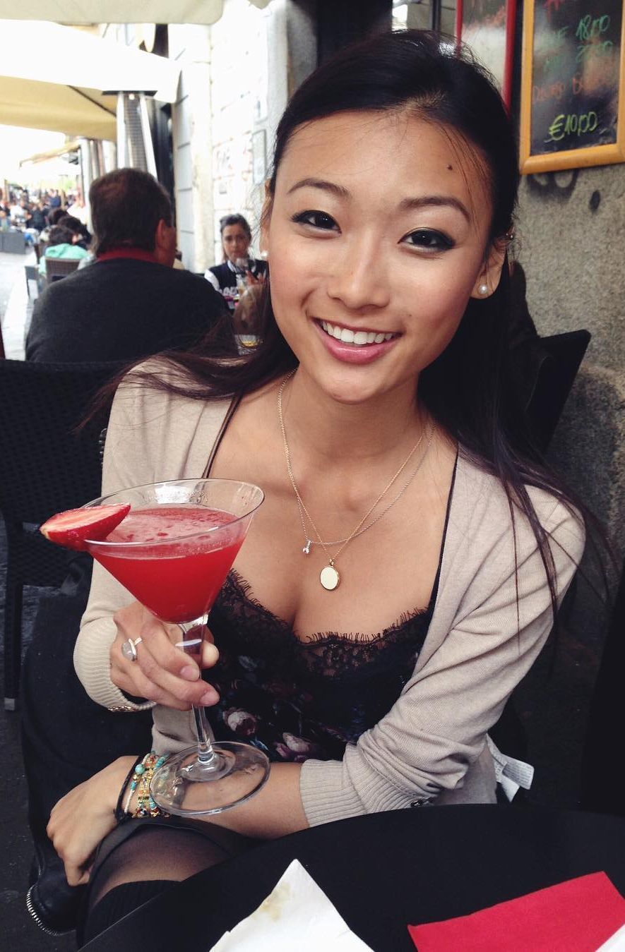 123sleep321:  sgrubking:  she loves you to cum into her cocktails  I bet she does