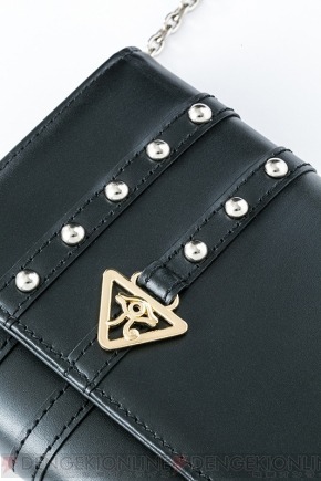 sliferthewhydidigeta:  Actual purses and wallets based on #yugioh (yugi and kaiba