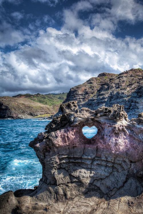 theencompassingworld: Heart Rock, Nakalele Blowhole, Hawaii More of our amazing world