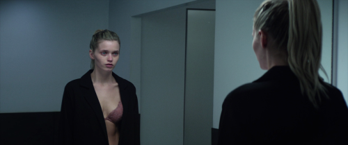 sesiondemadrugada:The Neon Demon (Nicolas Winding Refn, 2016).