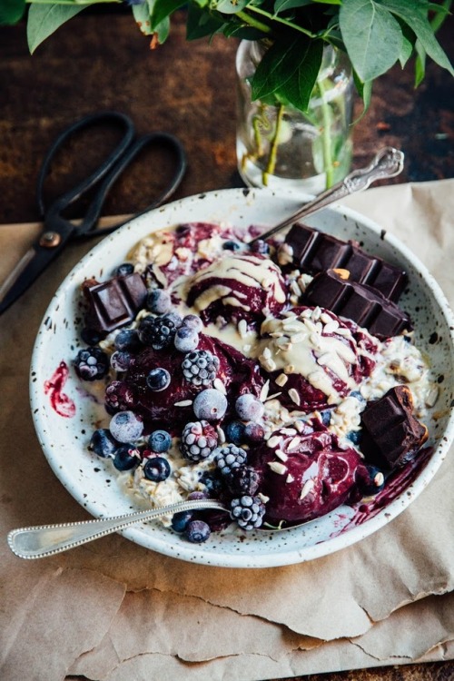 fullyhappyvegan: Blueberry Blackberry Sorbet with Chia Pudding and Tahini