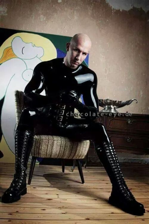 divo72:  Luv the entire outfit. 
