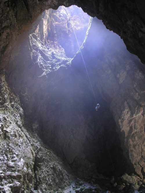 Harwood Hole Harwood Hole is the deepest vertical shaft in New Zealand. It lies in the country&rsquo