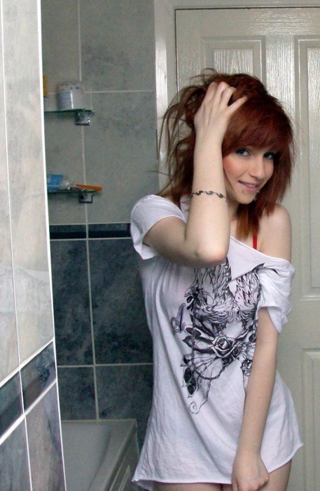 amateurgirlpics:  Pretty amateur girl photography pussy