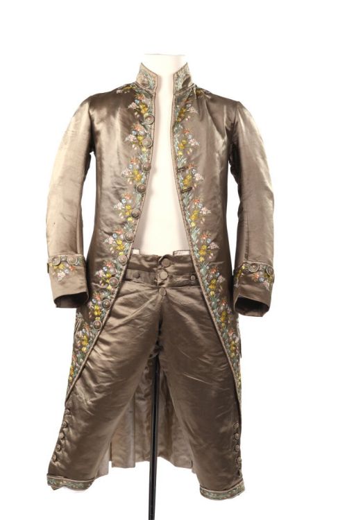 Suit ca. 1785-90From Enchères Sadde via Interencheres