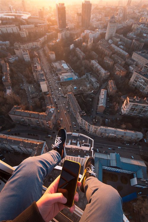 visualechoess:  Higher Mobilography - © Den Didenko