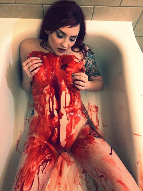 amberivyxo:  Taste me, drink my soul. Show me all the things that I shouldn’t know.