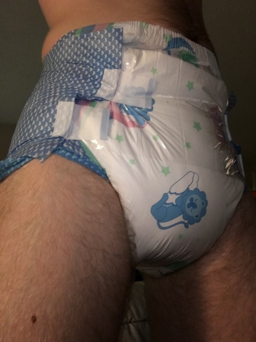 krinkleskorner:  pointerthepiglet:  I got a present from a friend and I couldn’t wait to try them out!!!   Super crinkly and comfy!! Can’t wait to see how they swell hehehe  You guys HAVE TO check out this guys page and enjoy the awesome vids and