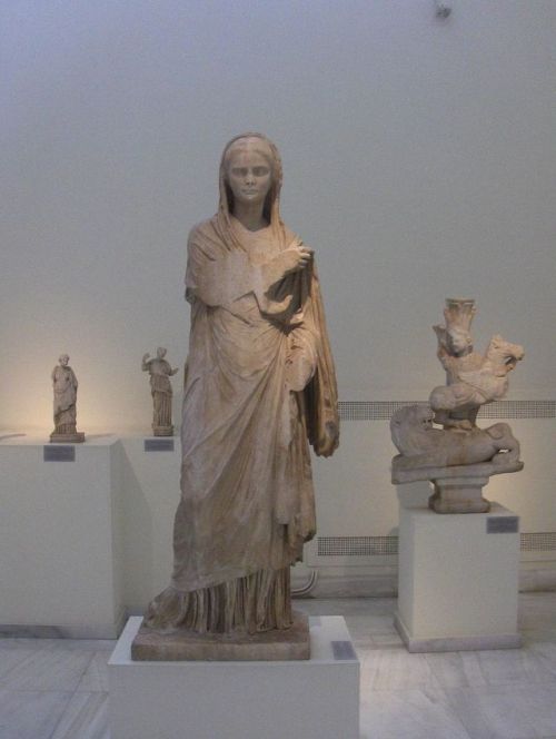 Archaeological museum of AthensA statue of young girl, 2nd or 3rd century CEAthens, October 2008