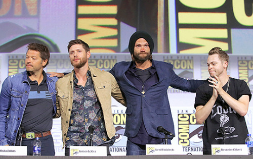 mystiquesdestiny:Micha Collins, Jensen Ackles, Jared Padalecki & Alexander Calvert at the “Super