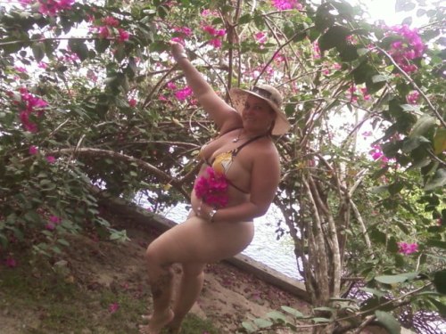 http://lovinthickmoms.tumblr.com/post/52234440936