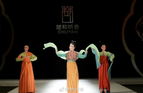 dressesofchina: Recreated  dancers based on Tang dynasty dolls