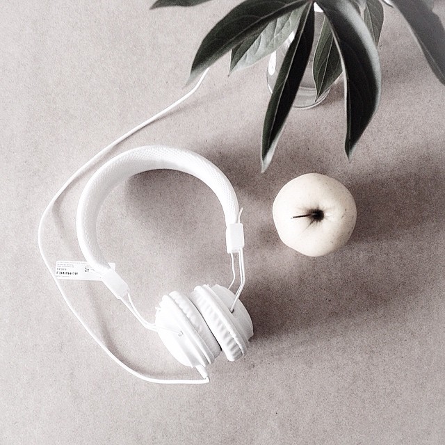 ralucamwolfski:  🌿 ▫️ natural workspace this week ▫️   #white #vscocam