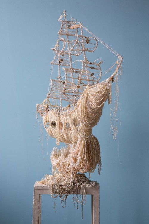 supersonicart:Ann Carrington’s “Galleons and Feathers.”A stunning sculpture by artist Ann Carrington