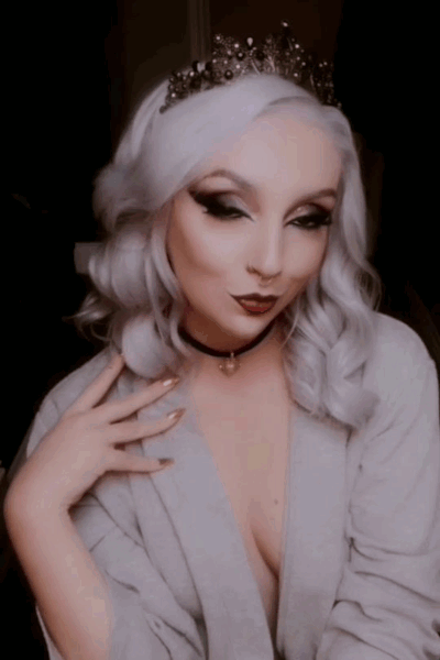 satans-knitwear:✨ Darling, you should see me in a crown. ✨Treat me ~ Tip me 
