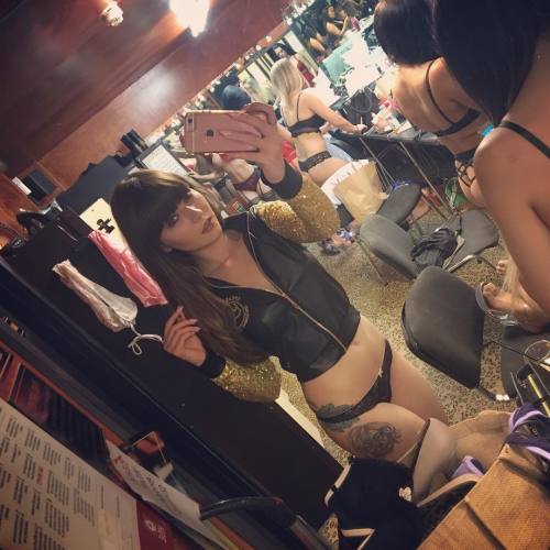 stripper-locker-room:  helengmodel