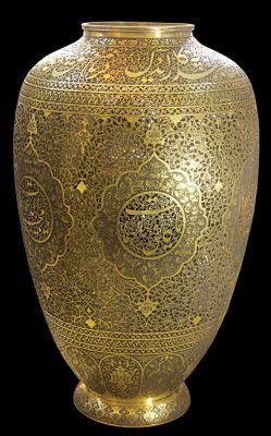 treasures-and-beauty:   Beautiful persian engraved vase / Ghalam-zani  