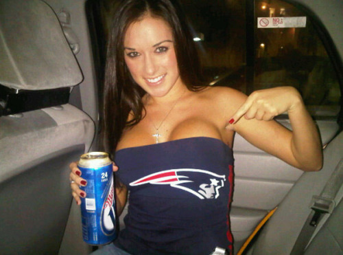 bimbosanddolls:“Listen… I know you hate the Patriots but I was, umm, wondering if you c
