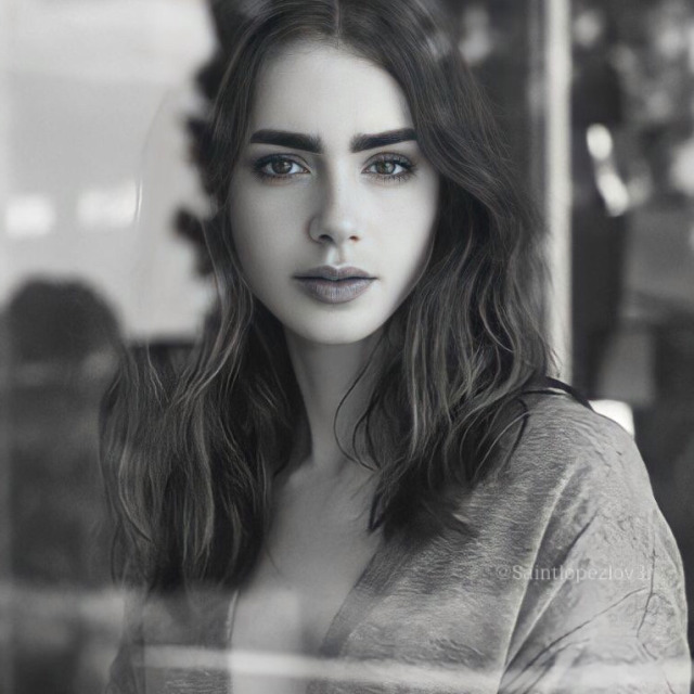 Lily Collins