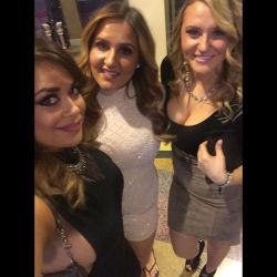 vegasselfie:  Last night in Vegas with my favorite sisters!!! Love them! Turn up!!! 😍😘😁💁🏽👌🏾🙊🖕🏾💋❤️😊💃🏽😜😉👏🏾🙈👋🏾👭👊🏾👩🏽😻👯😬💅🏾 @joannajaws… https://t.co/LYooDzZYj1