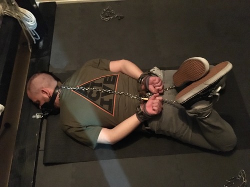 seabondagesadist:  @bondageandsocks is spending a bondage weekend in Seattle. It began with with a two hour hogchain with his gag locked to the floor. 😈 