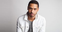 famousfeetofcolor:Elliot Knight