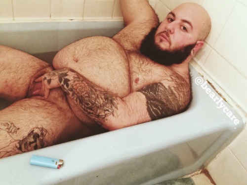 bearlycare:  I used my first lush bath bomb, and sloshed around while puffing on a j. 👑