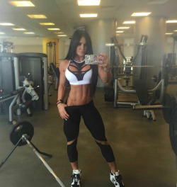femalemuscletalk:  I know another gym selfie,