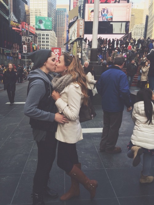 Ive always wanted to reenact that famous photo of the sailor coming home and kissing in time square. How cute is it with these 2!