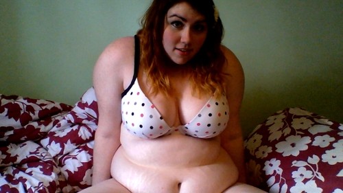 deliciouslymonnyme:  pigglett1963:  she be gorgeous   tdevil:pigglett1963:she be gorgeous   