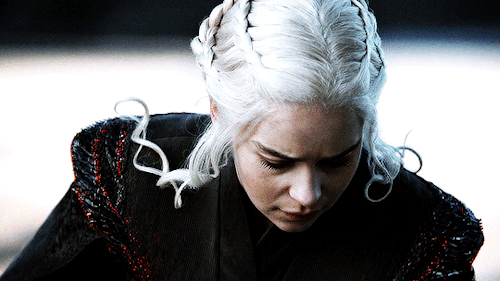aaryastark:Daenerys Targaryen in Dragonstone (7.01)