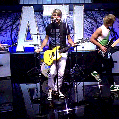 northernoceans-deactivated20181:  Alex Gaskarth and the thing 