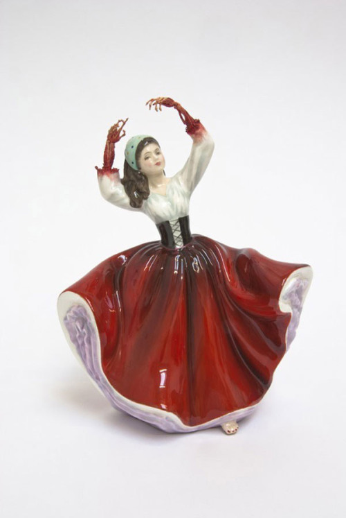 owmeex:  Jessica Harrison’s Gutsy Porcelain Exhibition 