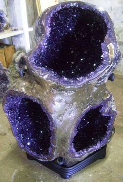 cylonapplepie:  Amethyst is a violet variety