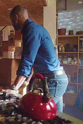 lamarworld1:Isaiah Mustafa booty