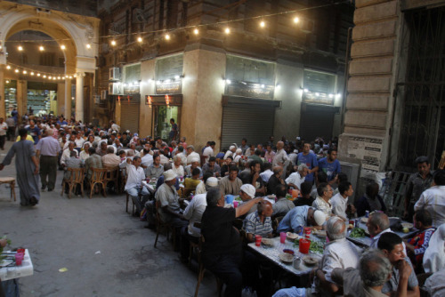 merosezah:Breaking Fast In Egypt: Food distributed for free to the poor during breaking fast time 