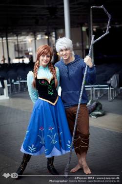 costumeguys:  Frost and Anna by Snowman49