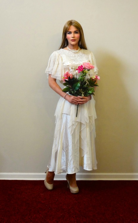 XXX onlymonica:  1920s style wedding dress, like photo