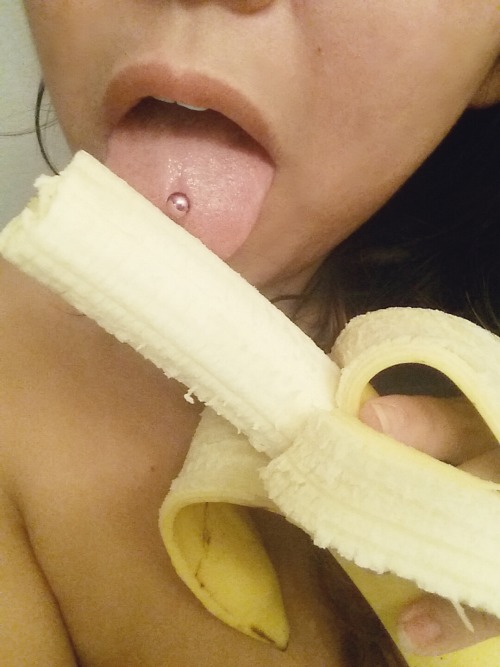 thenaughtylittlekitten:  bananas ;)