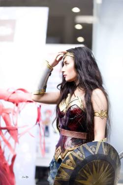 cute-cosplay-babe:  Wonder Woman cosplay