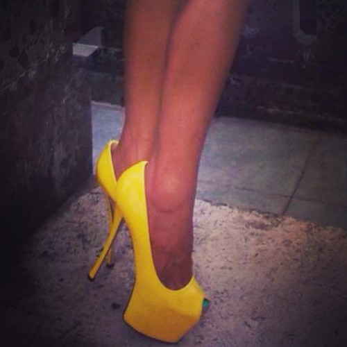 Repost from @reginasarli16 Summery heels #zanotti #GiuseppeZanottiDesign #zanottiheels #taccoalto #t