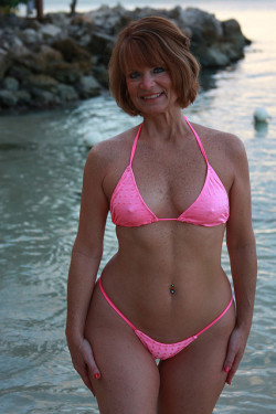 ifmommyonlyknew:  pemedapproved:  Absolutely!  My mom puts the girls my age to Shame with her rocking body