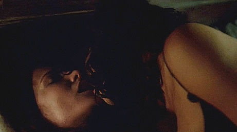 lesbiansilk:  Black Sails (2015) - s02e02 - Jessica Parker Kennedy &amp; Clara