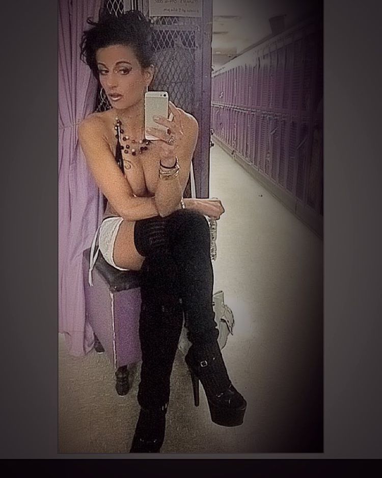 stripper-locker-room:  jamielynn0618