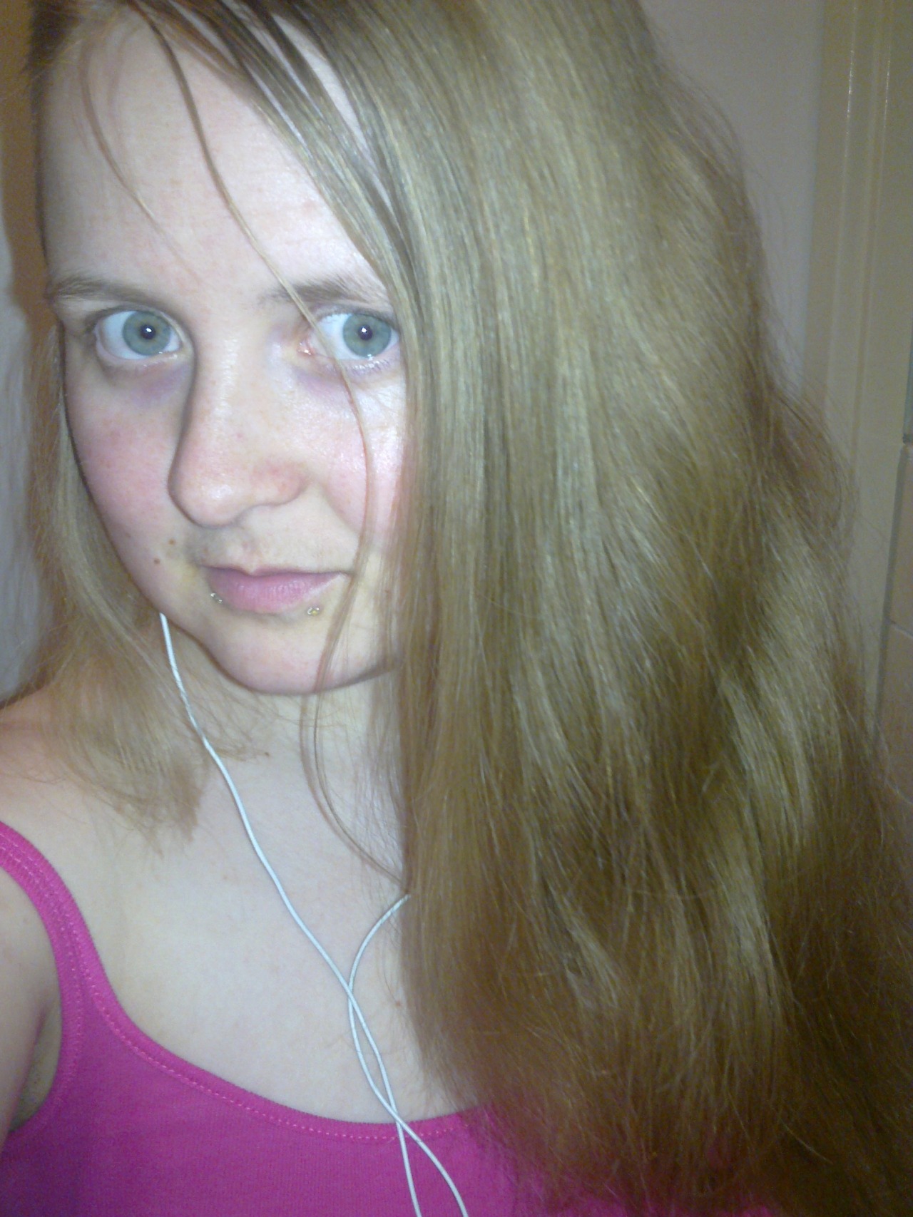 greasy hair looks nice though  internet is still fucked btw but i can borrow a laptop
